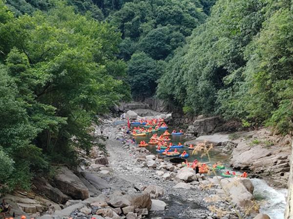 桐庐雅鲁漂流 拓展基地.jpg