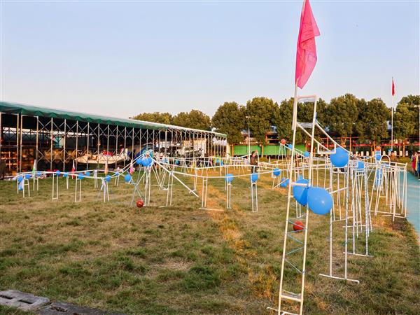 余姚比依团建过山车.JPG