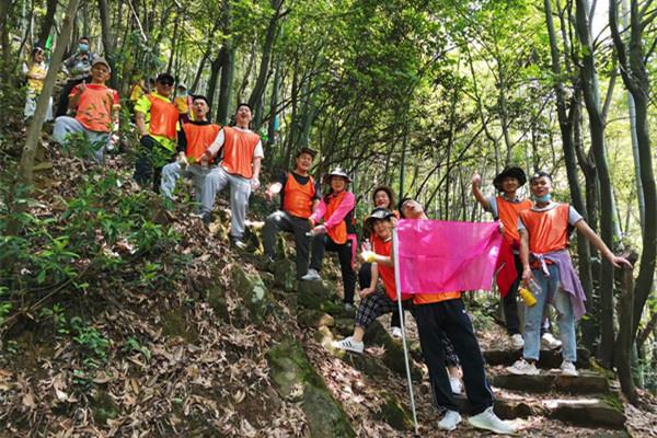 杭州顶点财经徒步团建06.jpg