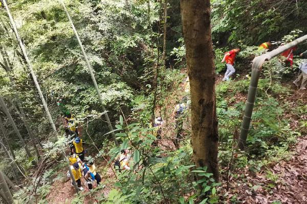 杭州顶点财经徒步团建07.jpg