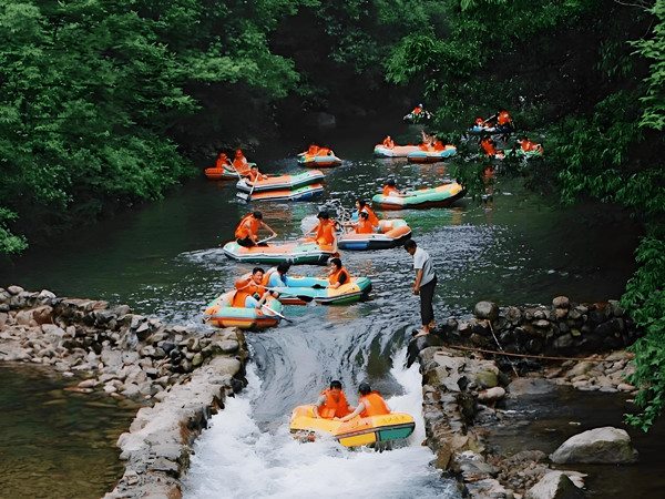宁波漂流团建斑溪漂流.jpg