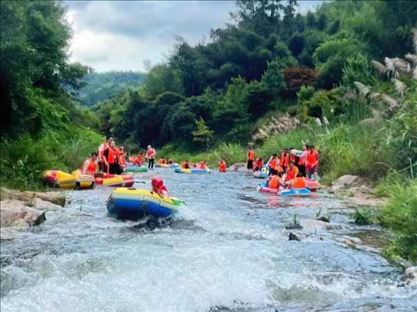 宁波漂流团建岩头古村漂流.jpg